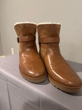 UGG Cozy Brown Leather and suede Shearling-Lined Ankle Boots